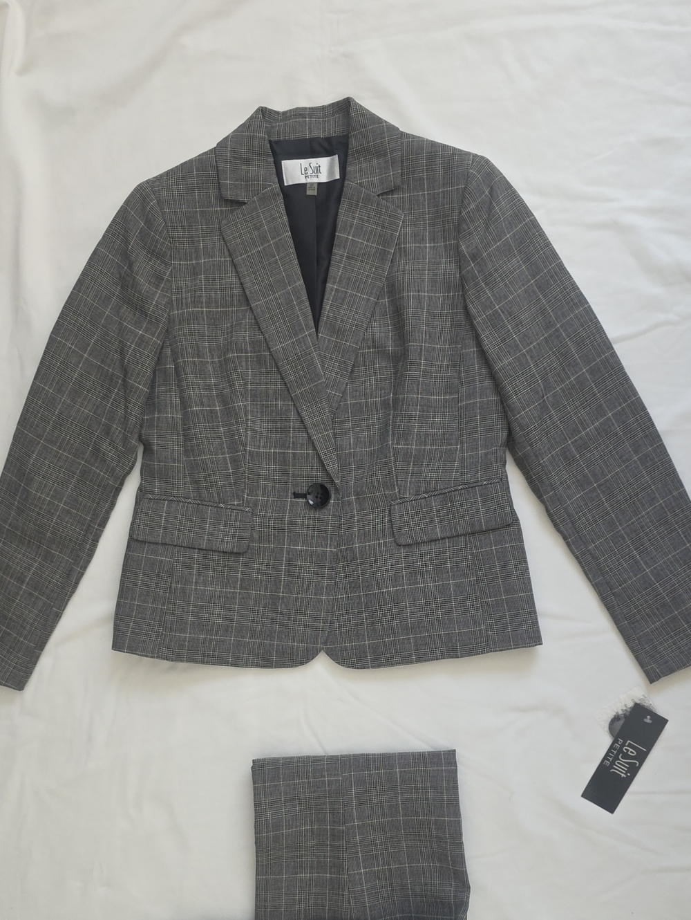 LE SUIT - Picture 2 of 11